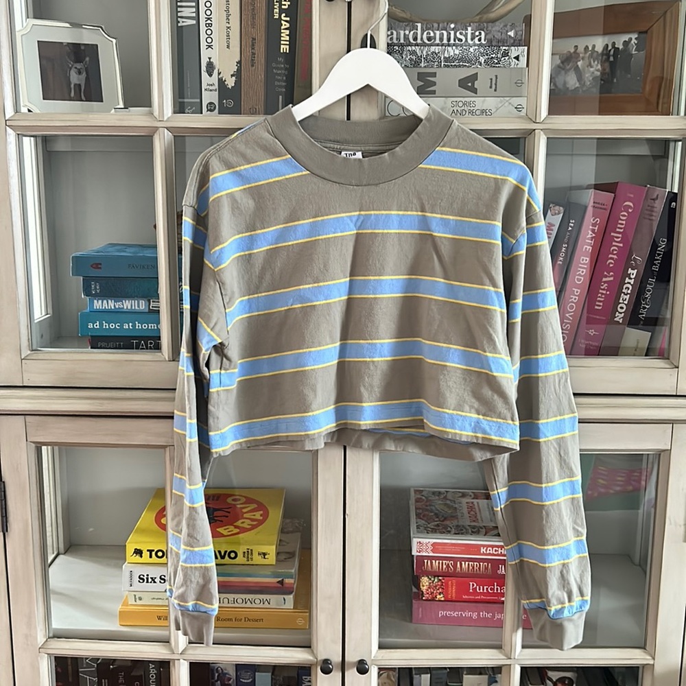 Aritzia TNA long sleeve cropped shirt Large